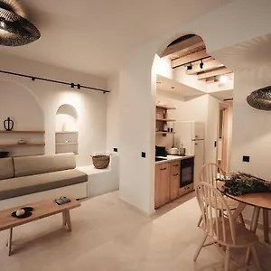Om Living Áfitos
